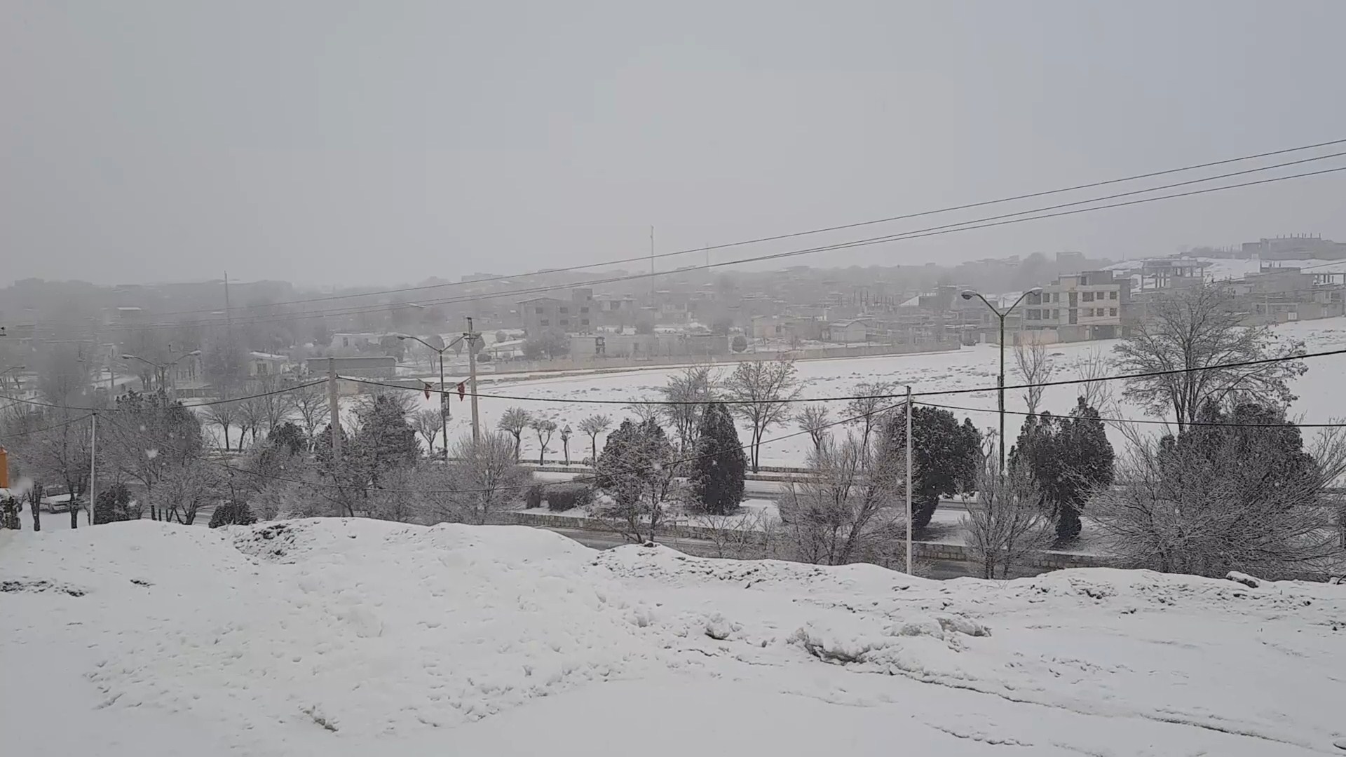 جامه سفید بر تن دالانکوه