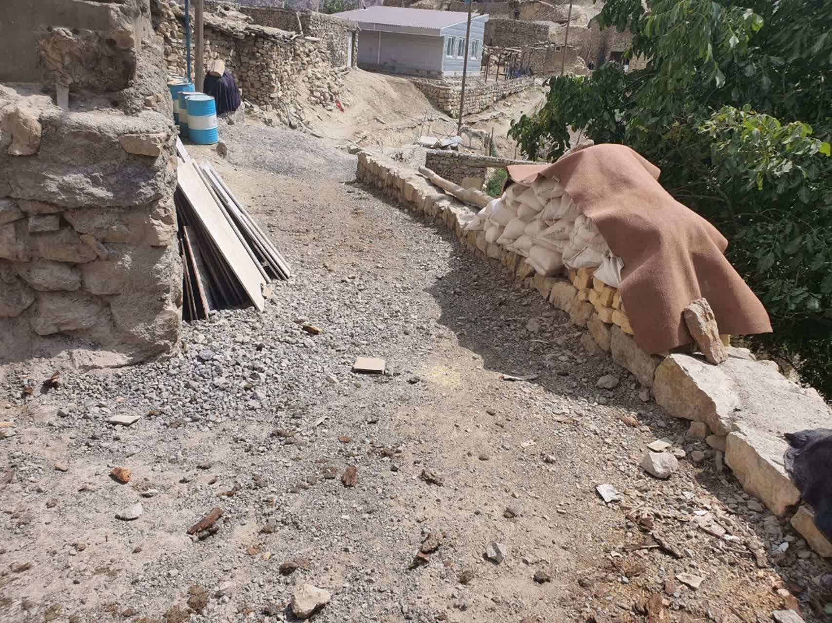 عبور از پیچ و خم‌های «کلوسه» و منطقه صعب العبور «وزوه» برای سرکشی از کلاس‌های درس