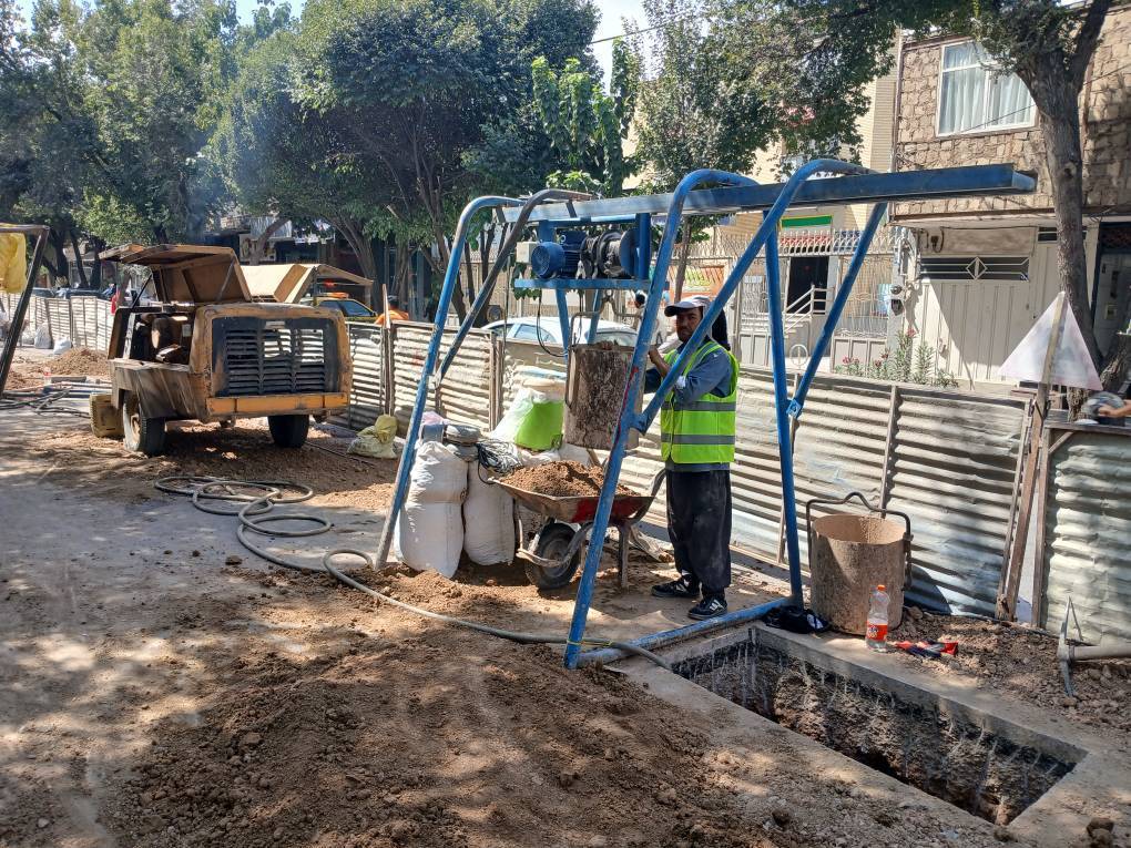 عملیات اصلاح و بازسازی کلکتور فاضلاب خیابان لاله جنوبی اصفهان همچنان ادامه دارد