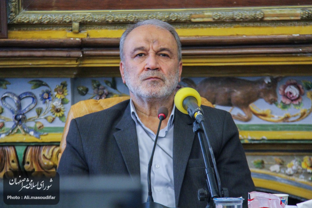 فرونشست را بهانهای برای القای فرار سرمایه میدانند/ انتقال آب دریا به معنای توسعه صنعت جدید در اصفهان نیست