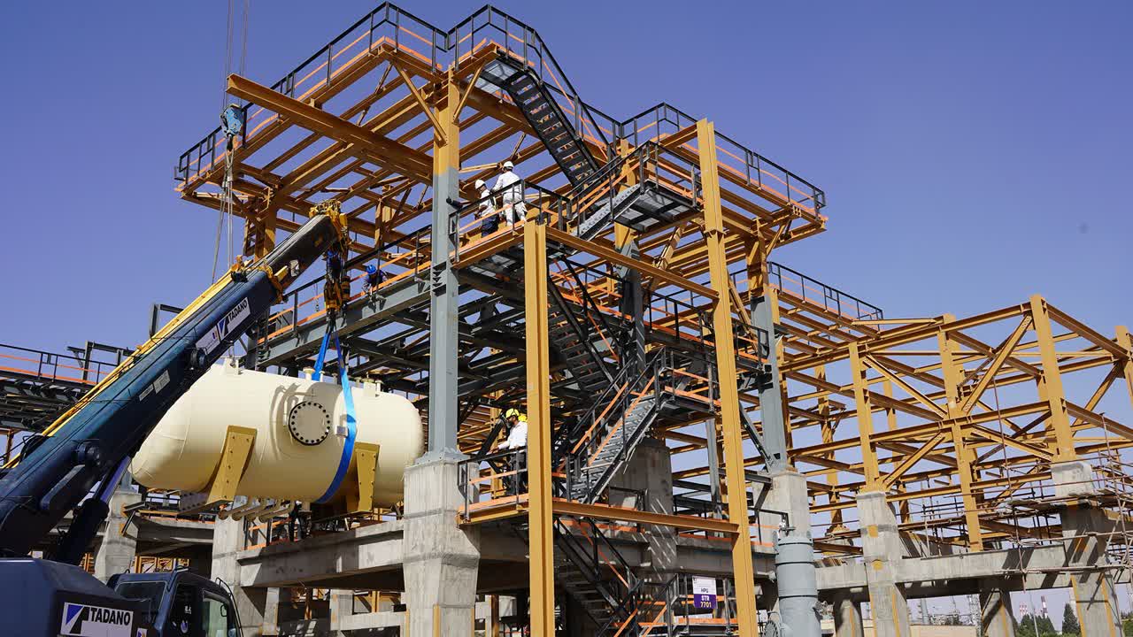 آغاز نصب تجهيزات پروژه HPU؛ RFCC در جبهه ۷۷ رو به پيشرفت