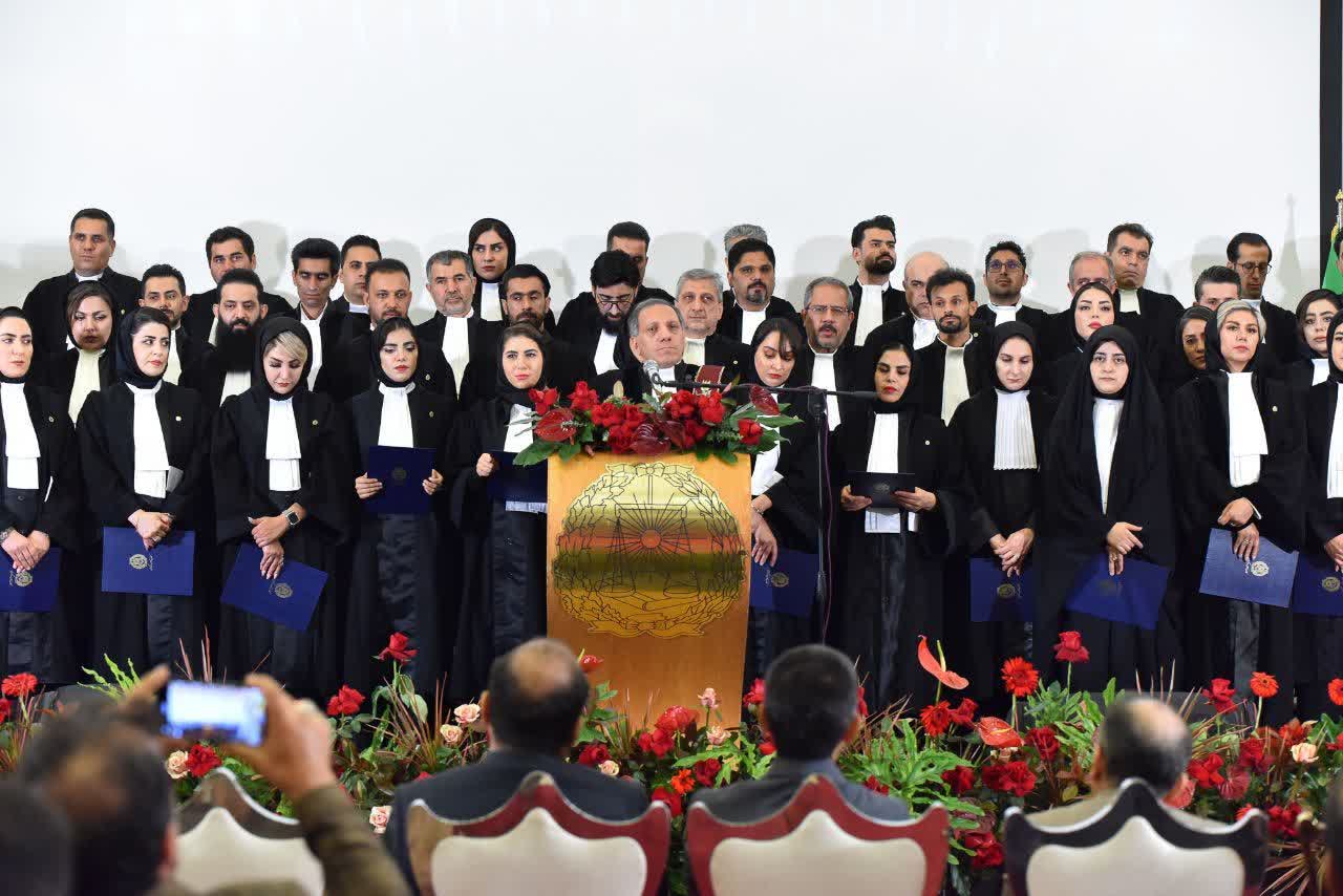 برگزاری مراسم تحلیف جمعی از وکلای جدید دادگستری در اصفهان