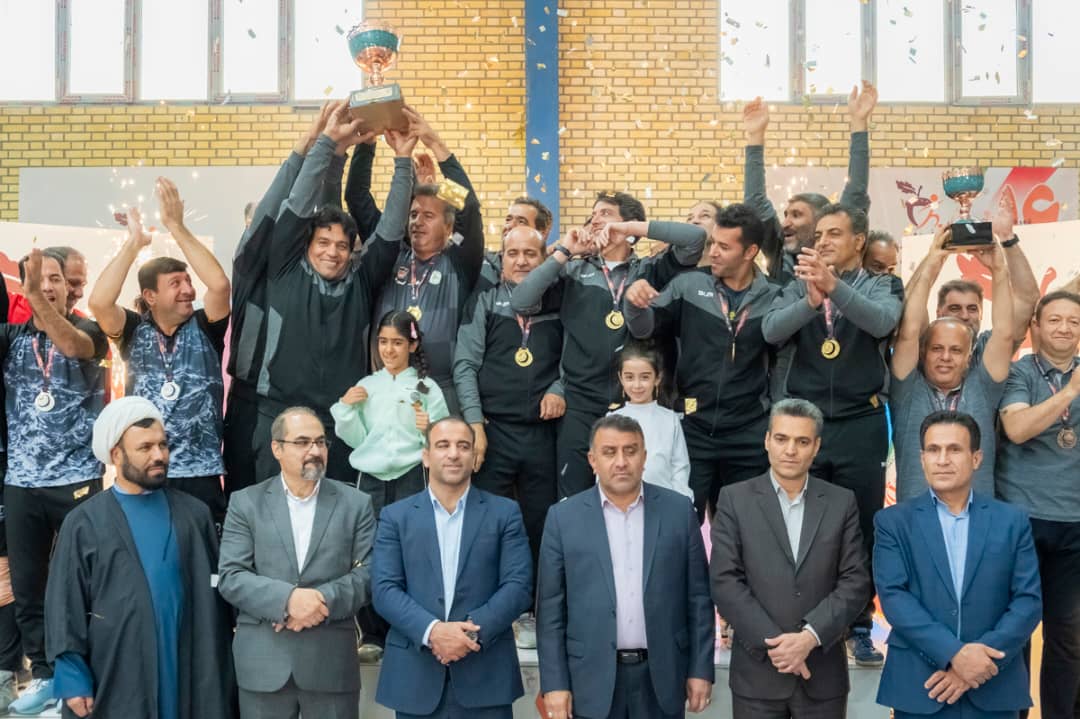 قهرمانی تیم فوتسال صنعت آب و برق استان اصفهان در مسابقات پیشکسوتان وزارت نیرو