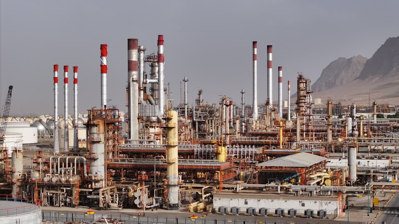 پالایشگاه اصفهان با خرید مستقیم برق از بورس انرژی، ماهانه ۱۰ میلیارد تومان سودآوری ثبت کرد