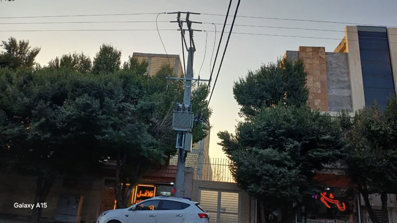 اجرای پروژه ۴۵ میلیارد ریالی برقرسانی در خیابان حافظ شمالی در شهرستان شاهینشهر و میمه