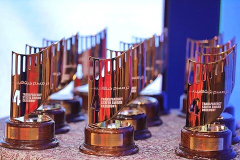 توکا فولاد بر قله شفافیت