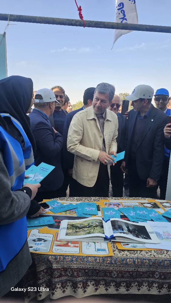 بازدید استاندار اصفهان از غرفه آبفای استان اصفهان در جشنواره انار شهرضا