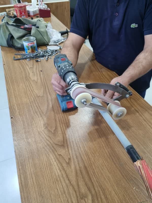 ساخت دستگاه «سمبادهزن نیمهاتوماتیک»