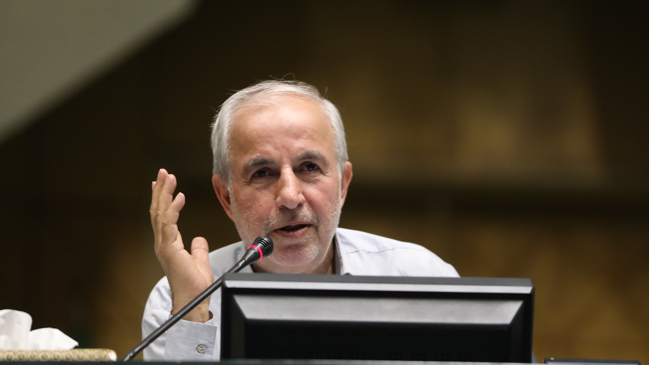 قانون مجلس بر نرخ ثابت کالای اساسی در طول سال تأکید دارد