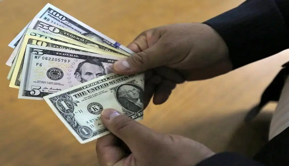 زندگی مردم در تله گرانی بنزین و دلار