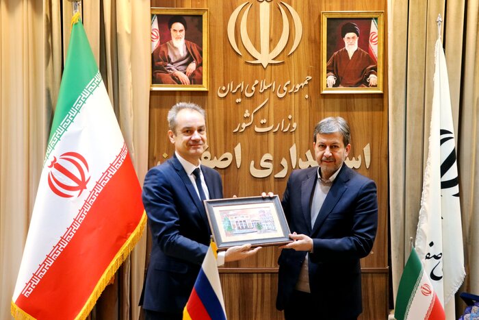 تأکید نماینده تجاری تاتارستان بر برداشتن موانع گمرکی برای تسریع همکاری‌ اقتصادی با اصفهان