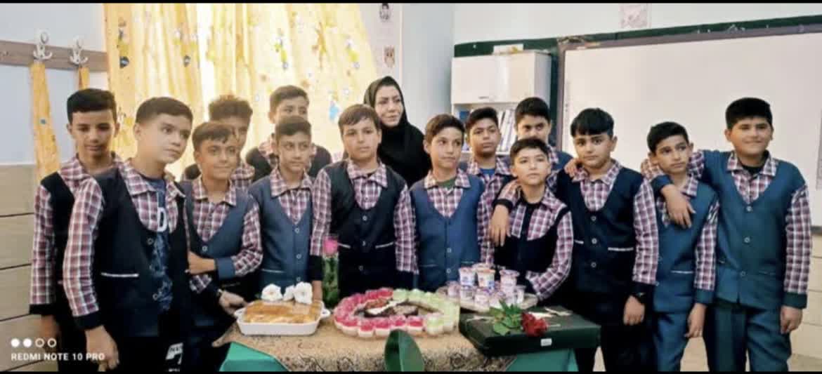 آموزگار مبارکهای درد را به زانو درآورد تا کلاس درس او خالی نماند