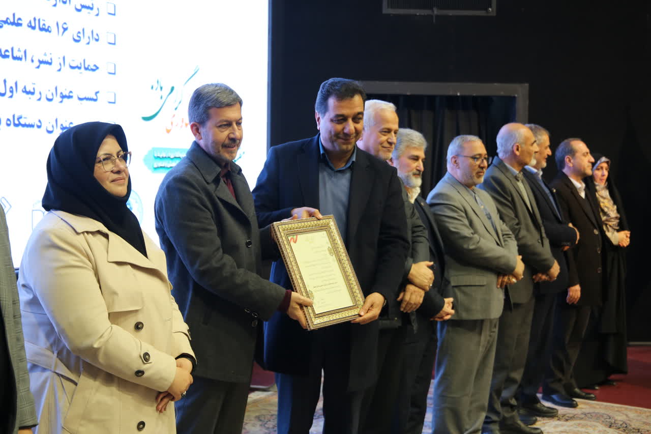 مدیرکل آموزش و پرورش اصفهان، مدیر برگزیده فعال در پژوهش و فناوری استان شد