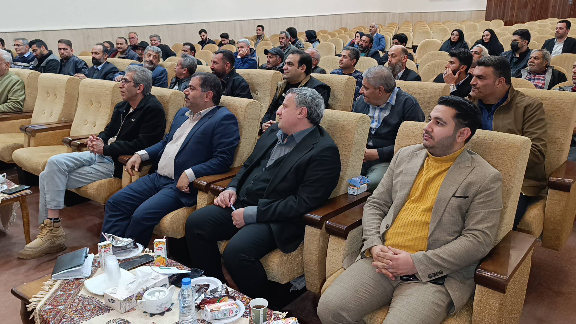 ارائه تسهیلات ۲۰۰ میلیارد ریالی راه اندازی نیروگاه‌های خورشیدی در اصفهان