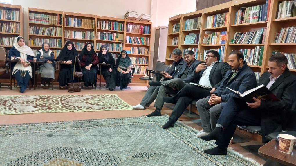 برگزاری مراسم آیینی عصر شعر یلدایی در فریدونشهر