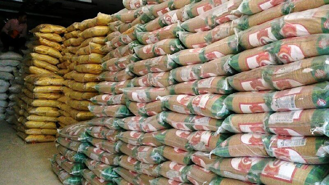 کشف ۱۳۰ تُن برنج احتکار شده در اصفهان