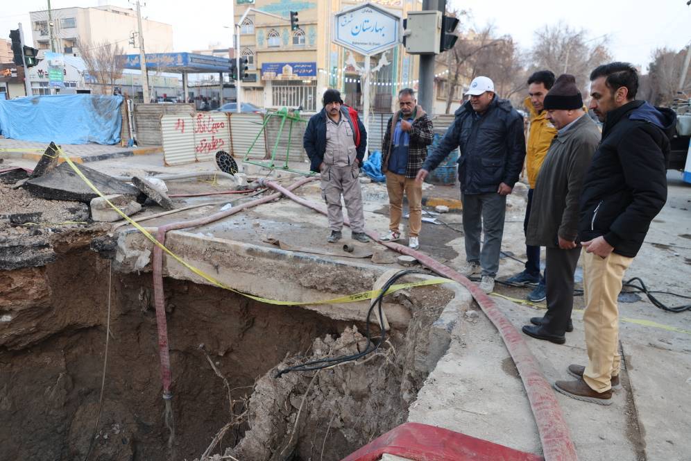 بازدید مدیرعامل آبفای اصفهان از مراحل بازسازی خط اصلی انتقال فاضلاب خیابان‌های رباط دوم و شهید طاهرزاده