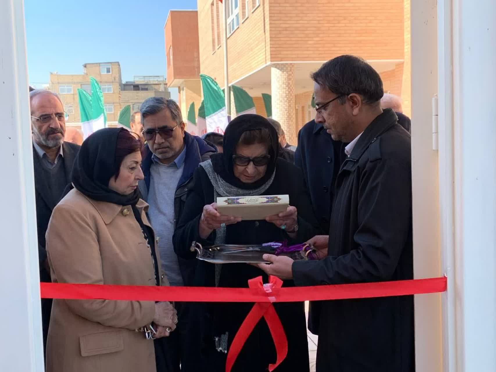 زمین چمن مصنوعی خیرساز زنده یاد حاج سید علی جناب افتتاح شد