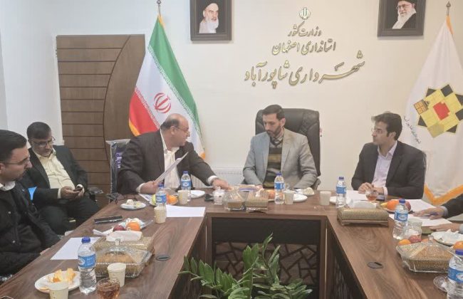 تاکید مدیرکل ورزش و جوانان استان بر تسریع  اتمام پروژه‌های نیمه‌تمام ورزشی شهرستان برخوار