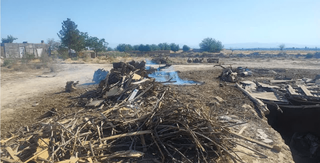 پلمب ۶ کوره غیرمجاز تولید زغال چوب در بادرود پلمب ۶ کوره غیرمجاز تولید زغال چوب در بادرود