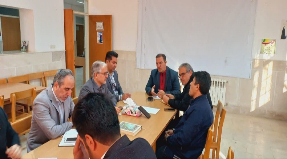 جلسه بررسی مشکلات روستای استرک