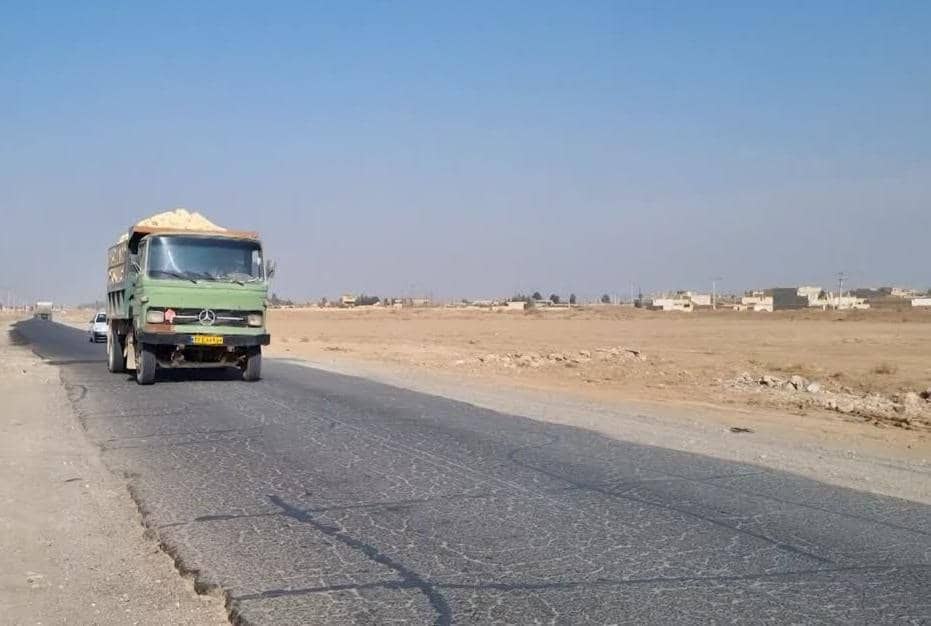 جاده حادثه خیز نوش آباد به فیض آباد نیازمند توجه مسئولان