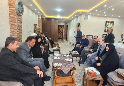 استاندار اصفهان با مادر چهار شهید دوران دفاع مقدس شهرستان مبارکه دیدار کرد