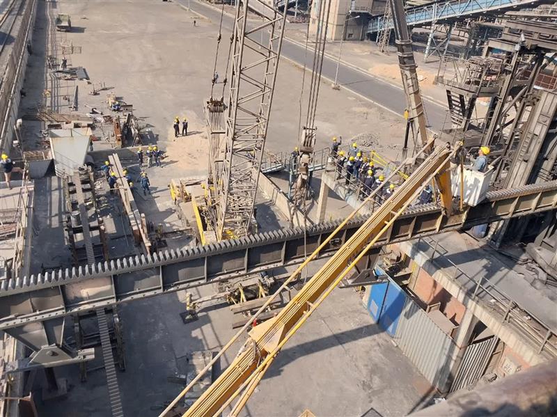 رکورد جدید در تعویض اشتانک ماشین تخلیه واحد ۲ کک ثبت شد