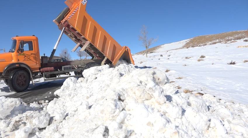 پاکسازی خیابان‌ها و معابر بویین میاندشت