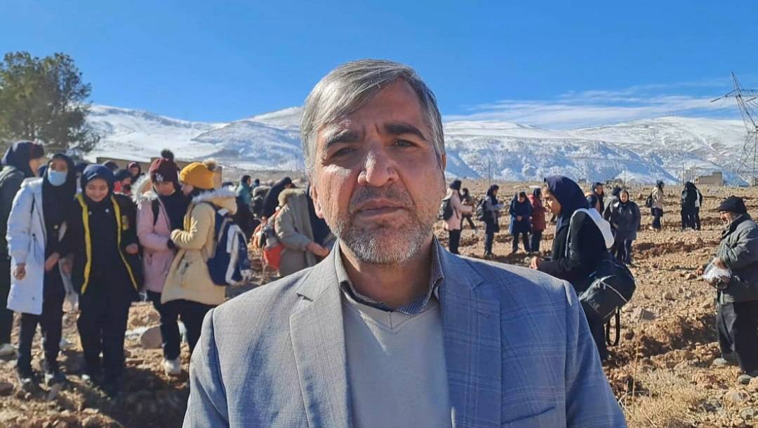 کشت بادام کوهی گونه اسکوپاریا در لنجان