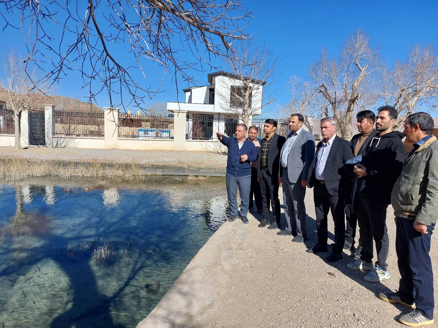 روستای اسدآبادزند جرقویه تنها روستای محروم از آب و گاز