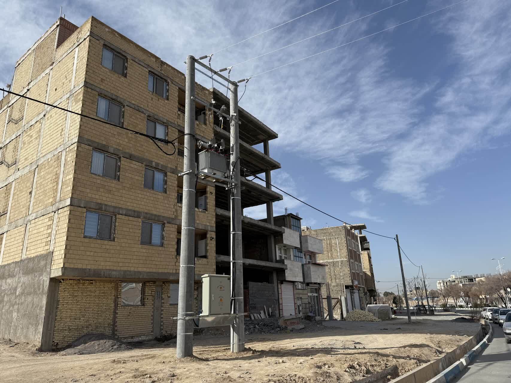 اجرای طرح رفع ضعف ولتاژ در محله صفائیه مبارکه اجرای طرح رفع ضعف ولتاژ در محله صفائیه مبارکه