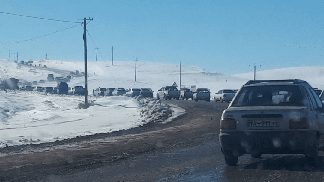 امداد رسانی به ۷۰ خودرو گرفتار در برف