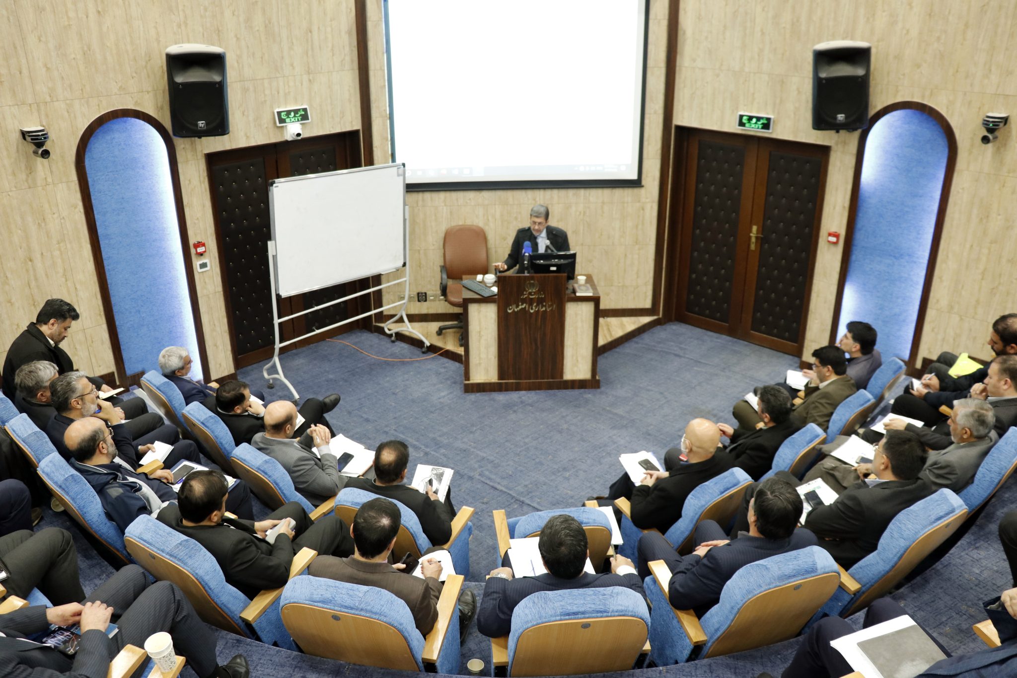 تنظیم بازار به طور شبانهروزی و عملیاتی انجام شود