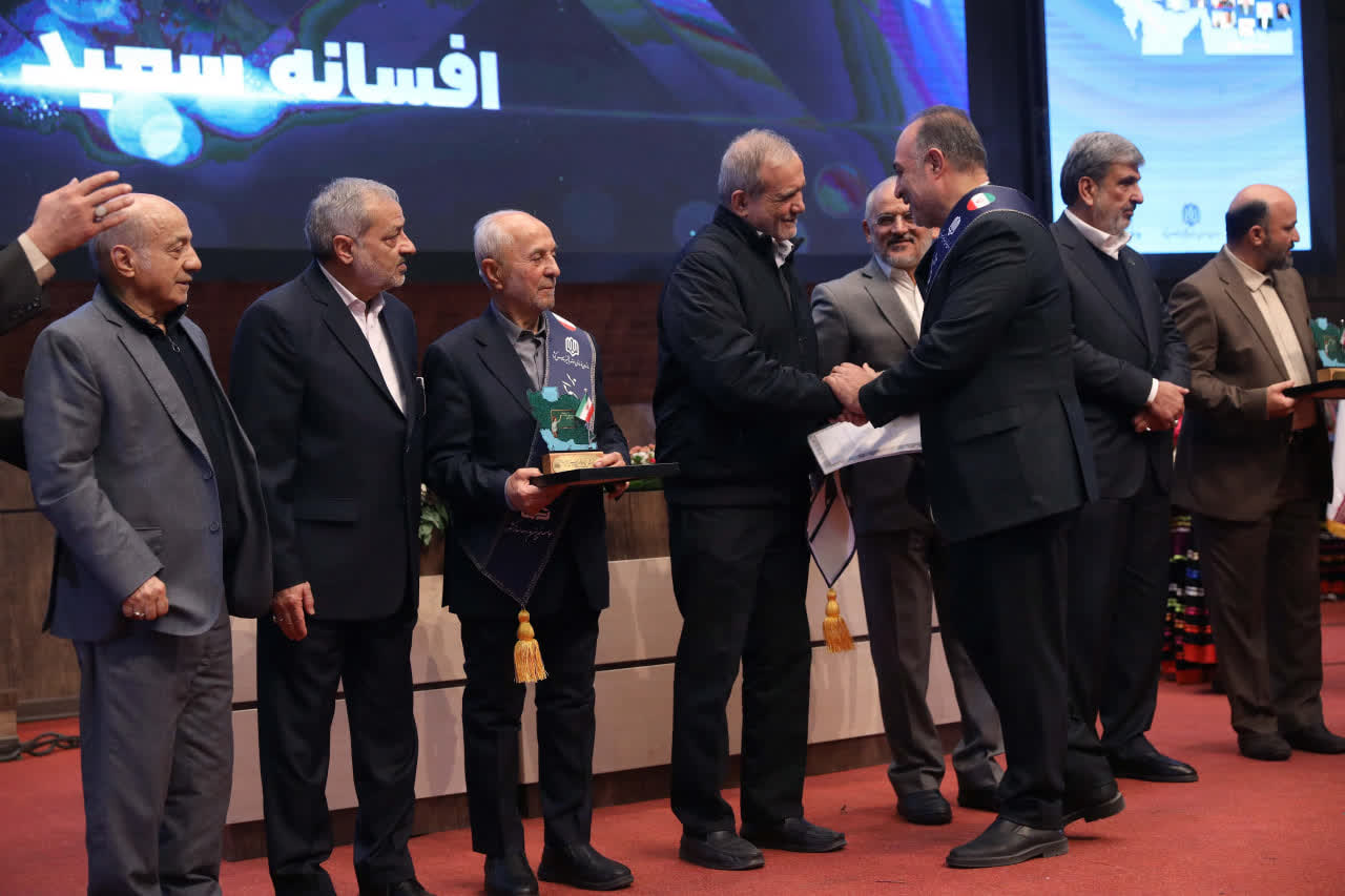 تجلیل رئیس جمهور از خیرین اصفهانی