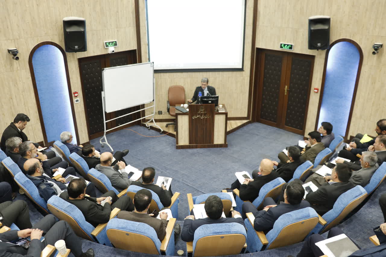 پاسخگویی مدیران اقتصادی اصفهان به دانشجویان مطالبه‌گر در جلسه ستاد تنظیم بازار استان