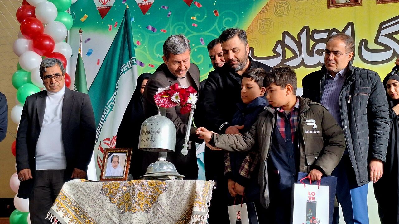 گلبانگ انقلاب اسلامی در ۵۶۰۰ مدرسه اصفهان نواخته شد