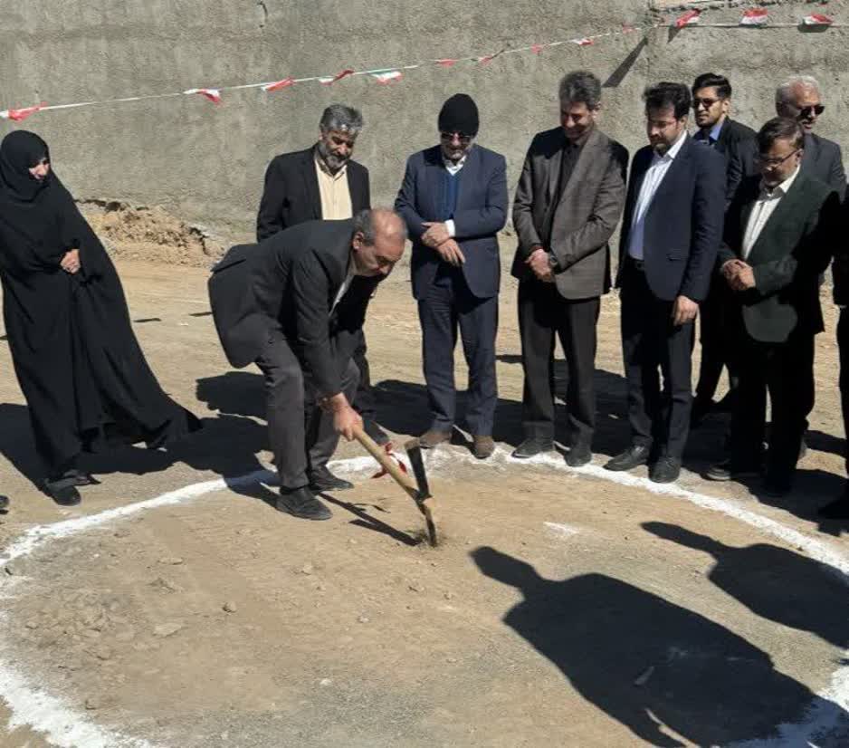 کلنگ ساختمان بنیاد مسکن به زمین زده شد