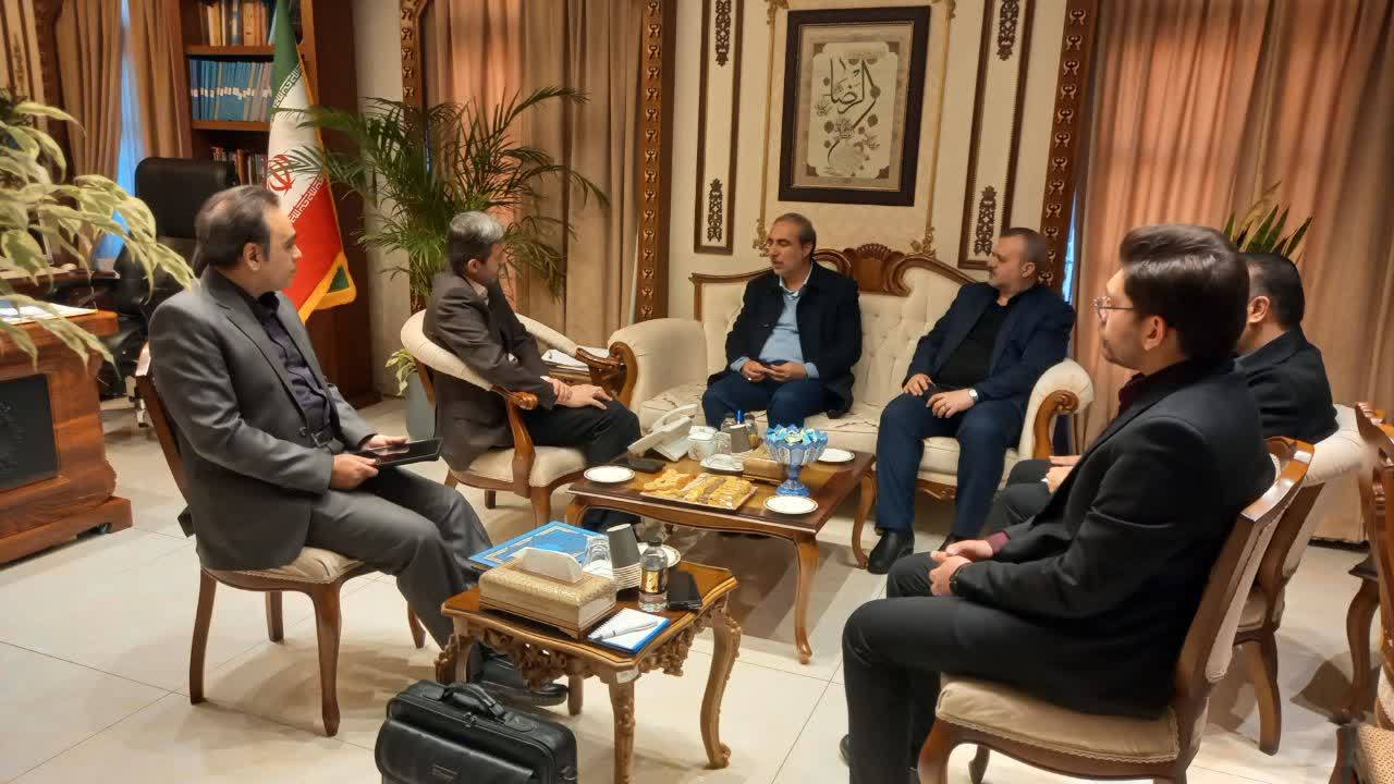 نشست مشترک استاندار اصفهان با اصحاب فرهنگ و هنر