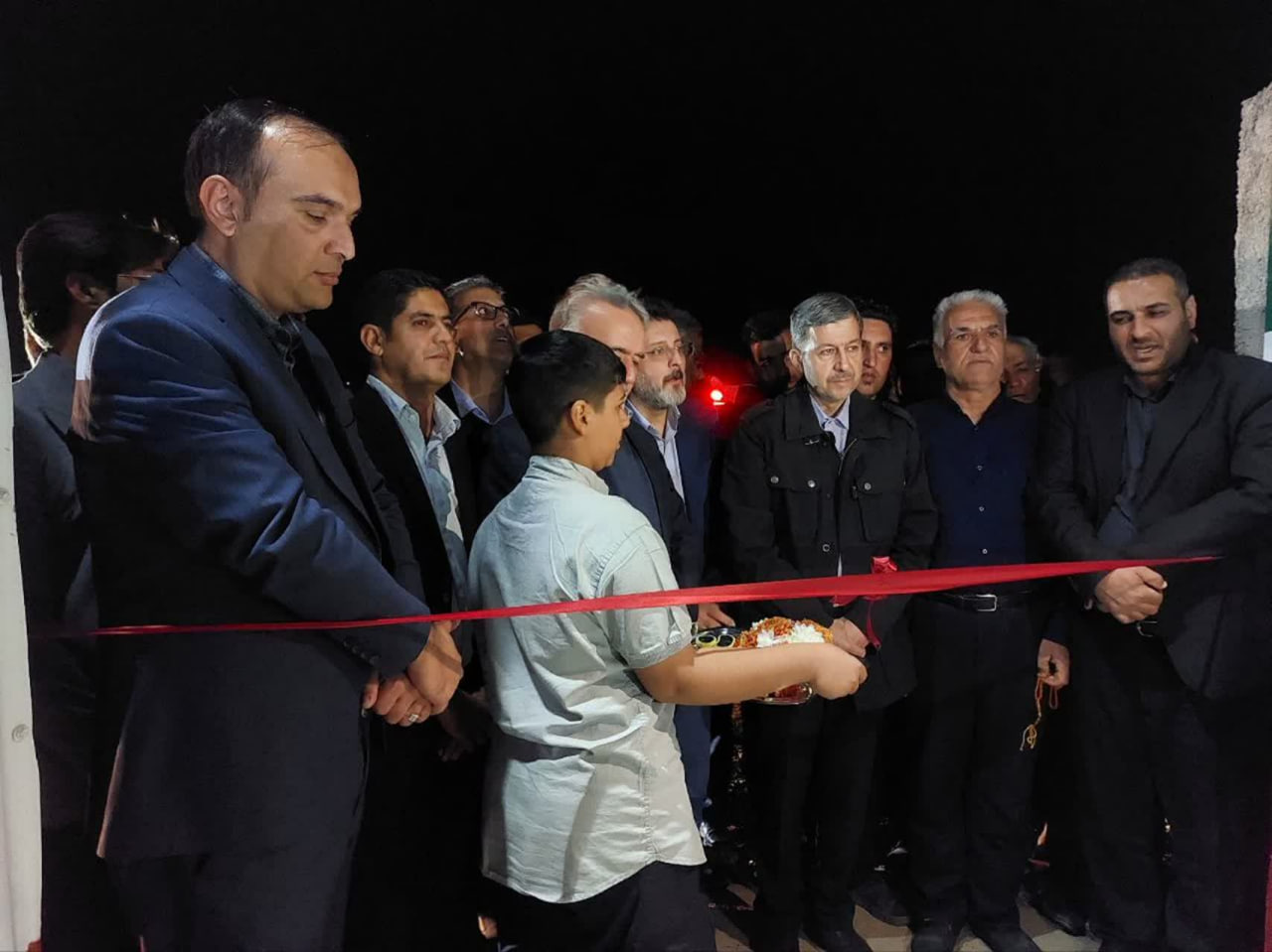 افتتاح زمین چمن شهید احمدی، نفس تازه ورزش در روستای عباسآباد نطنز