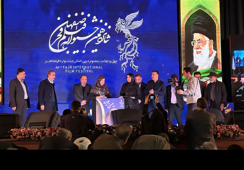 تقدیر از هنرمندان و تأکید بر حمایت تولید در جشنواره فیلم فجر اصفهان