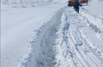 تلاش طاقت‌فرسای نیروهای آبفا و راهداری چادگان در برف‌ ۸۰ سانتی‌متری