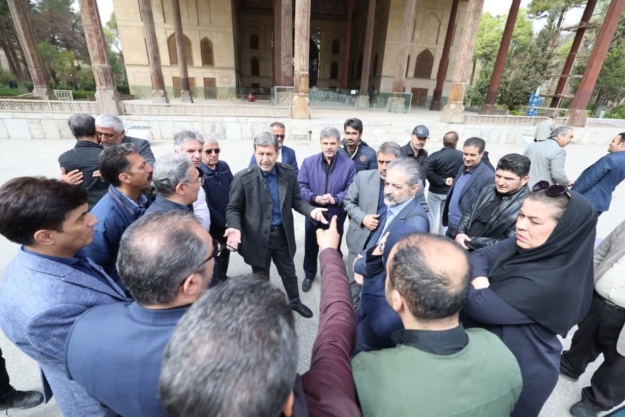 استاندار باید صدای اعتراض اصفهان را به گوش دنیا برساند