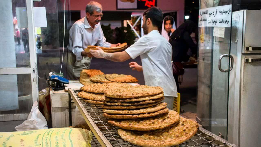 توزیع نان در ساعات خارج از شیفت انجام میشود
