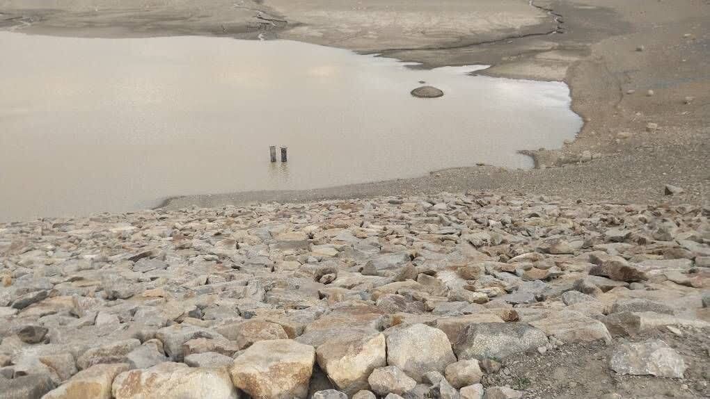آغاز آبگیری سازه‌های آبخیزداری روستای آزران کاشان