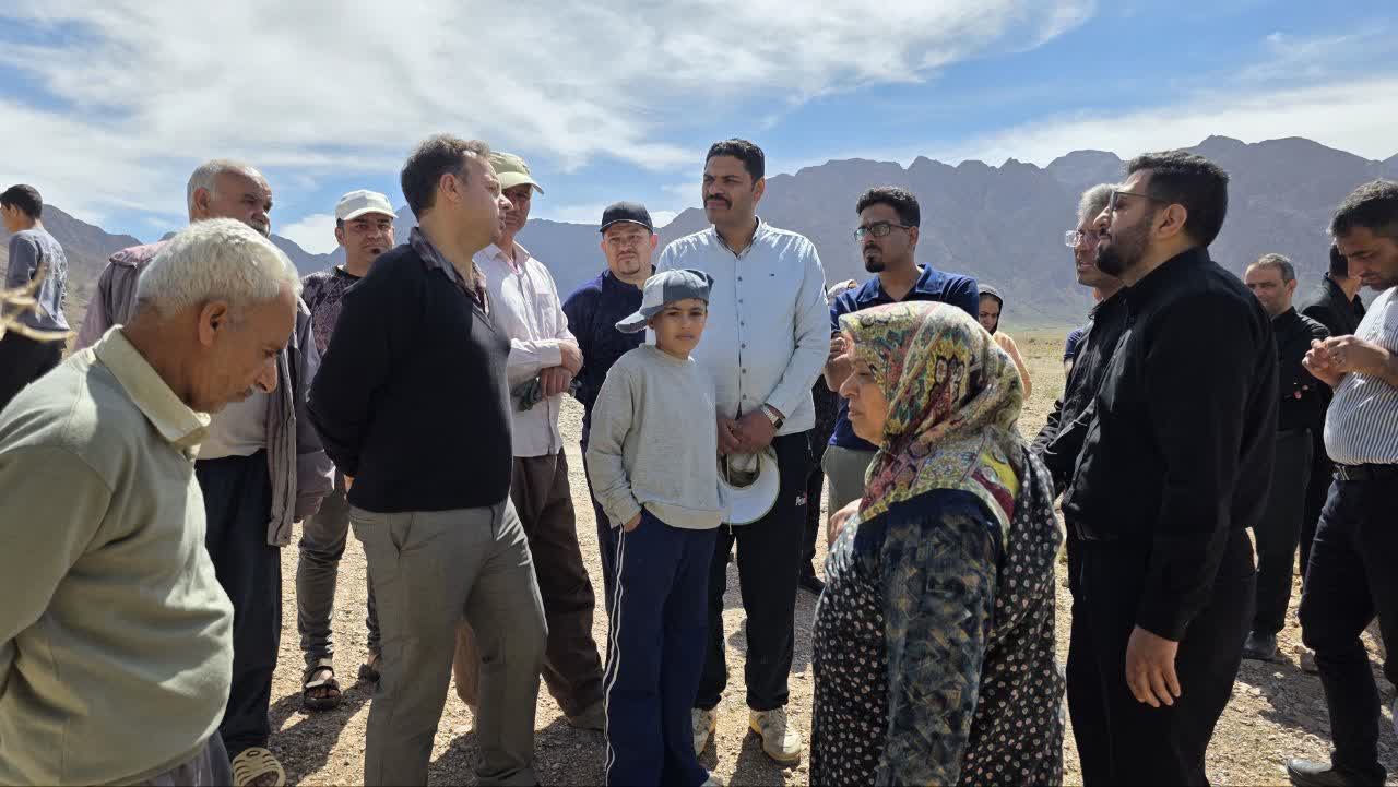دیدار مردمی مسئولان با اهالی روستای خنج شهرستان خور و بیابانک