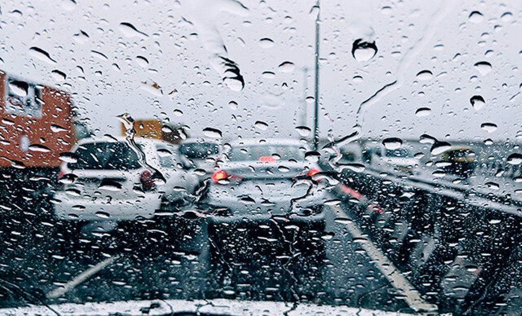 رگبارهای بهاری در اصفهان و تاکید پلیس بر هوشیاری و سرعت مطمئنه در رانندگی