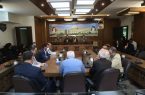 بر دستان پر تلاش کارگران ذوبآهن بوسه میزنم بر دستان پر تلاش کارگران ذوبآهن بوسه میزنم