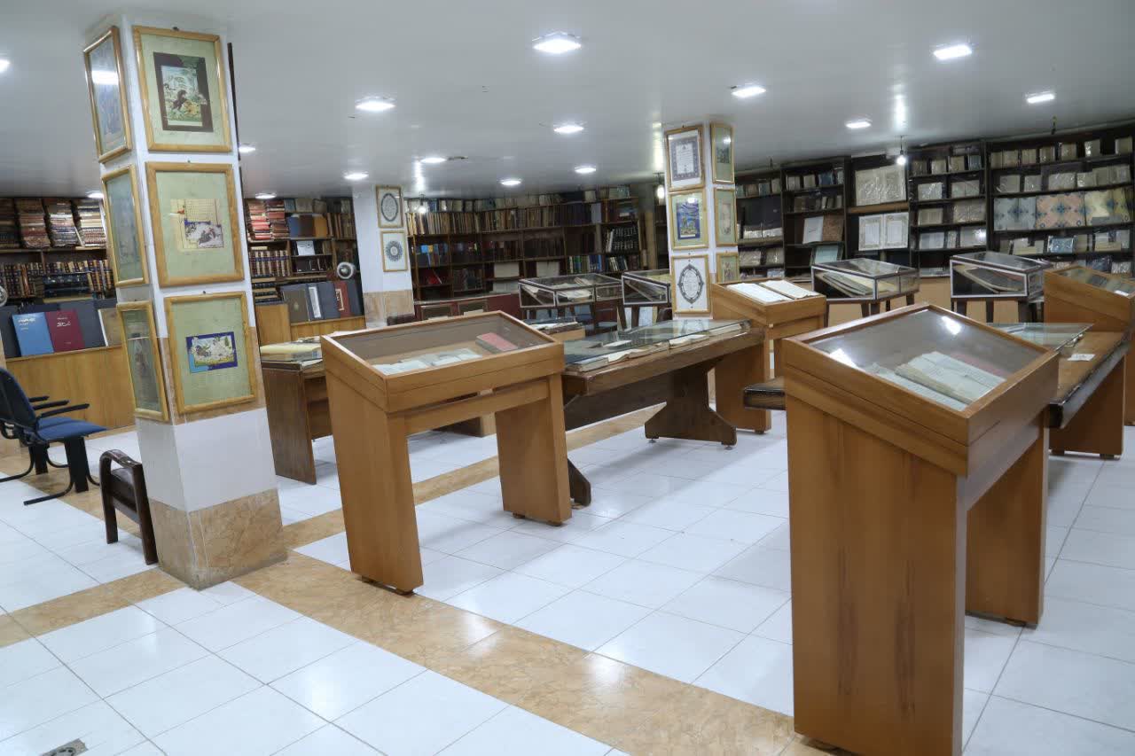 رونمایی از آثار تاریخی نسخ خطی نفیس قرن پنجم هجری در موزه فولادشهر