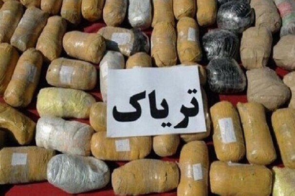 سمند حامل نزدیک به ۱۵ کیلو تریاک در شهرضا توقیف شد